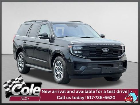 Used 2025 Ford Expedition Active AWD/4WD image 1