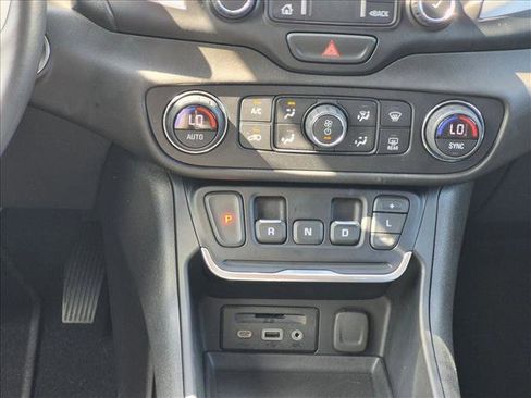 Used 2020 GMC Terrain SLT w/ Preferred Package FWD image 12