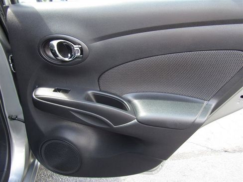 Used 2013 Nissan Versa SV w/ Convenience Pkg image 27