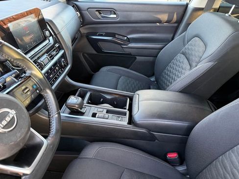 Used 2022 Nissan Pathfinder SV w/ SV Premium Package image 9