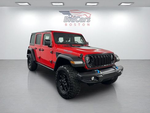 Used 2024 Jeep Wrangler Unlimited AWD/4WD image 3