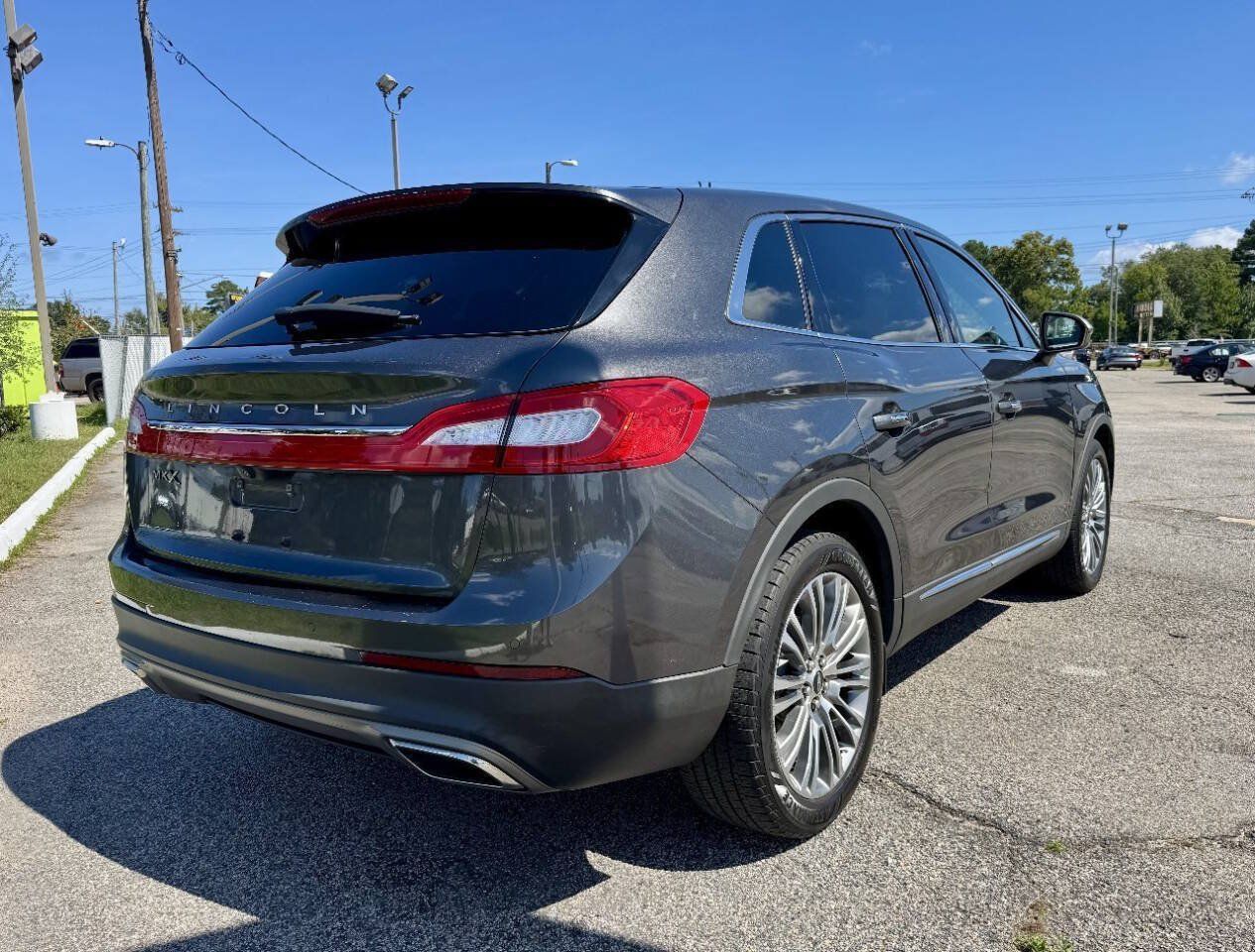 Used 2017 Lincoln MKX Reserve FWD image 4