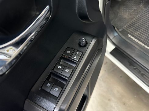 Used 2019 Toyota Tacoma TRD Sport AWD/4WD image 7