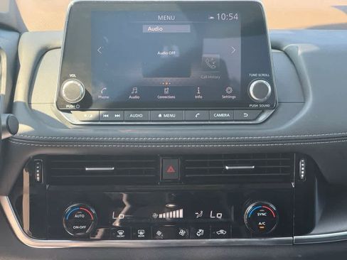 Used 2023 Nissan Rogue SV image 11