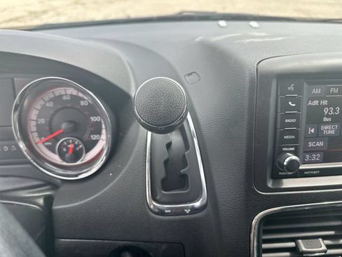 Used 2018 Dodge Grand Caravan SE w/ UConnect Hands-Free Group FWD image 17