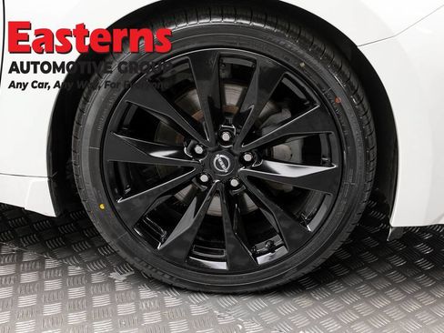 Used 2023 Nissan Maxima SR w/ Sport Mat Group FWD image 34