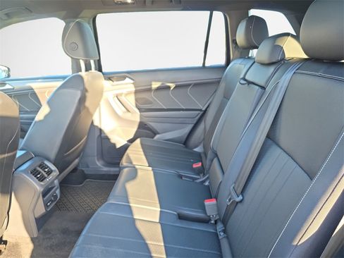 Used 2023 Volkswagen Tiguan SE R-Line image 23