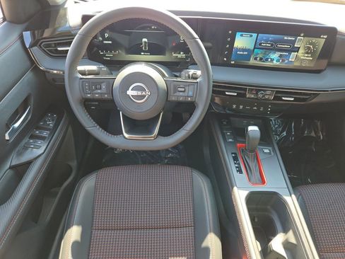 New 2025 Nissan Kicks SR image 8