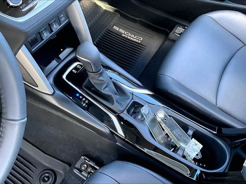 Certified 2024 Toyota Corolla Cross XLE image 14