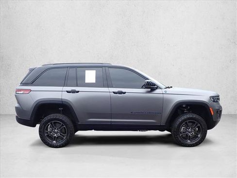 Used 2024 Jeep Grand Cherokee Trailhawk w/ Luxury Tech Group III AWD/4WD image 5