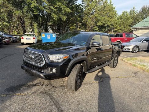 Used 2019 Toyota Tacoma TRD Off-Road AWD/4WD image 3