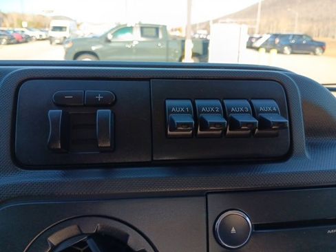 Used 2017 Ford E-350 and Econoline 350 Super Duty image 13