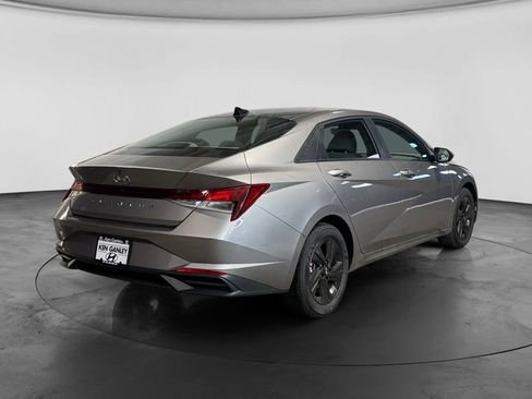 Used 2023 Hyundai Elantra SEL FWD image 4