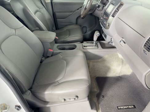 Used 2017 Nissan Frontier SL w/ Moonroof Package image 30