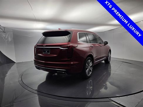 Used 2024 Cadillac XT6 Premium Luxury image 12