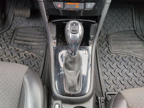 Used 2021 Buick Encore Preferred AWD/4WD image 13