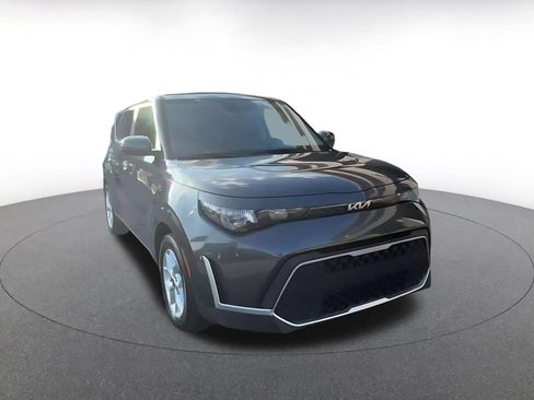 Used 2025 Kia Soul LX w/ LX Technology Package FWD image 3