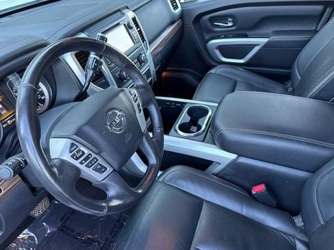 Used 2018 Nissan Titan SL w/ Chrome Package AWD/4WD image 10