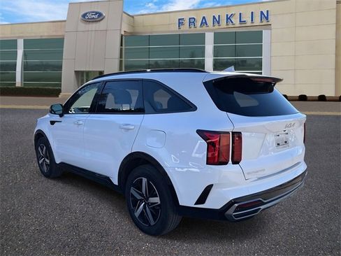 Used 2023 Kia Sorento S w/ Panoramic Sunroof Package image 5