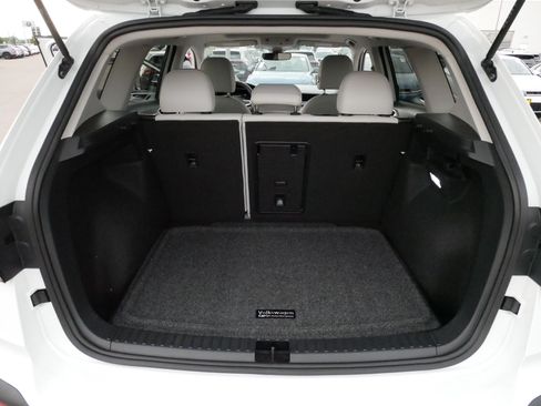 Used 2025 Volkswagen Taos SE w/ Panoramic Sunroof Package AWD/4WD image 18