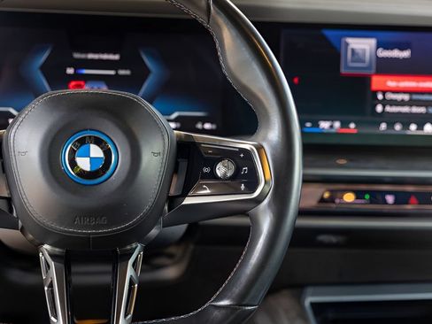 Used 2024 BMW i7 M70 AWD/4WD image 30