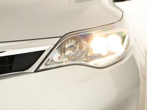 Used 2014 Toyota Avalon Limited w/ Technology Package FWD image 34