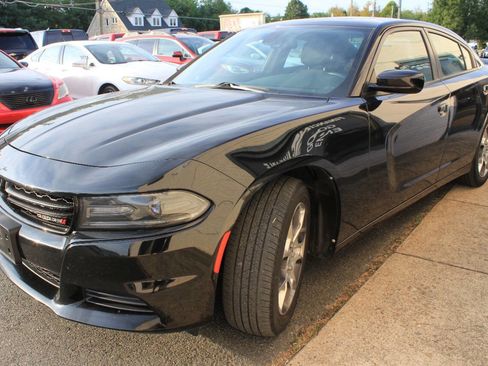 Used 2016 Dodge Charger SE w/ Power Sunroof Group image 5