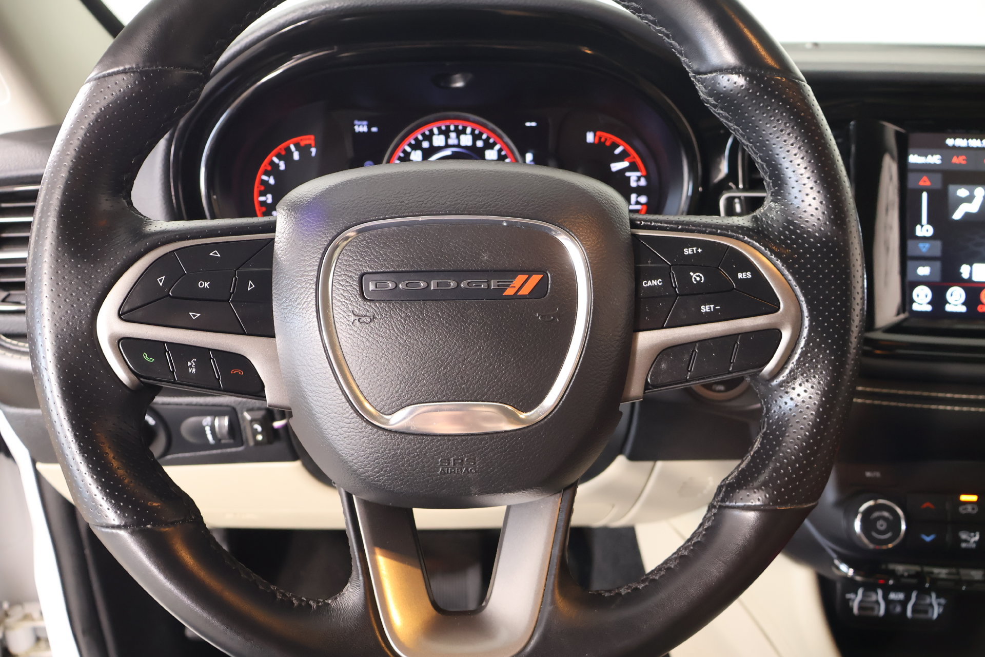 Used 2022 Dodge Durango SXT w/ Anodized Platinum Package AWD/4WD image 3