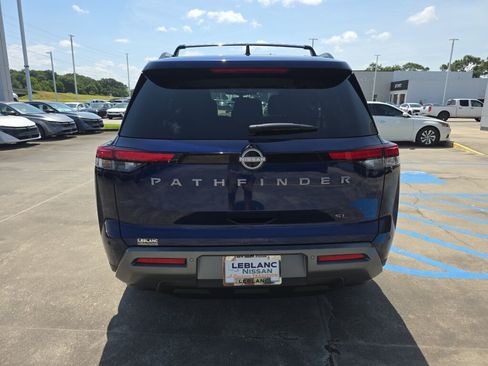 New 2026 Nissan Pathfinder SL FWD image 2
