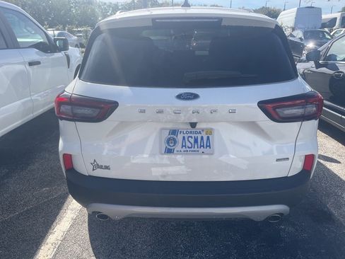 Used 2024 Ford Escape SE image 14