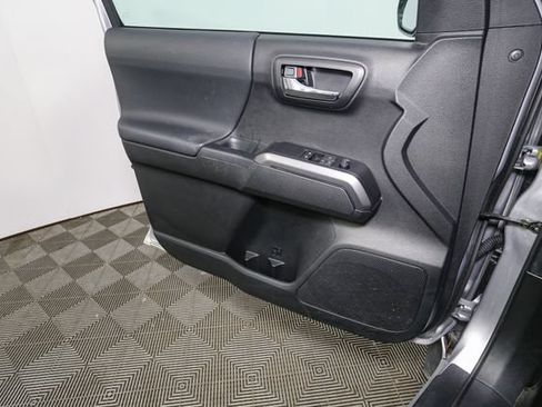 Used 2021 Toyota Tacoma TRD Sport w/ TRD Premium Sport Package AWD/4WD image 32