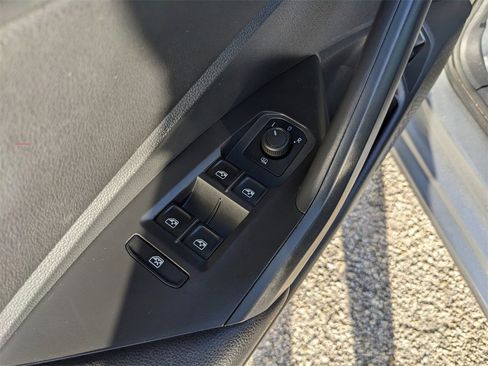 Certified 2020 Volkswagen Jetta SE image 19