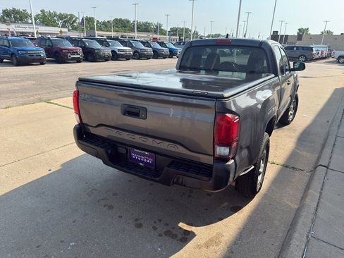 Used 2020 Toyota Tacoma SR RWD image 5