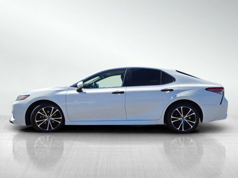 Used 2018 Toyota Camry SE w/ Moonroof Package FWD image 10