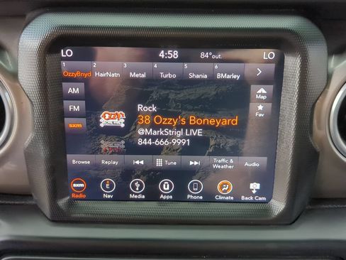 Used 2018 Jeep Wrangler Unlimited Sahara AWD/4WD image 15
