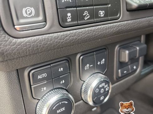 Used 2024 GMC Yukon Denali w/ Max Trailering Package AWD/4WD image 3