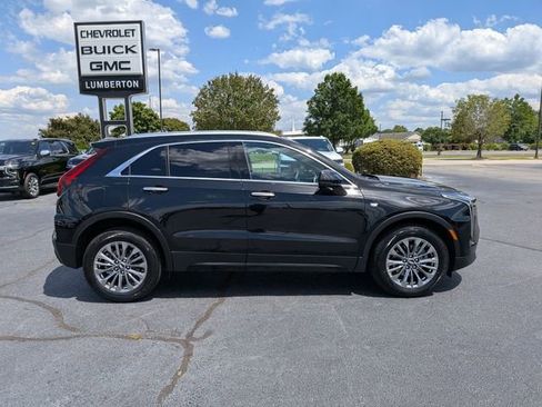 Used 2025 Cadillac XT4 Premium Luxury FWD image 2
