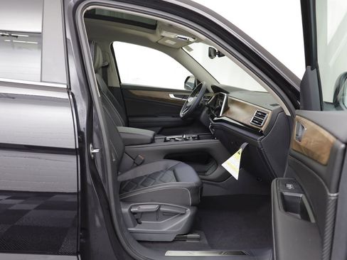 New 2026 Volkswagen Atlas SE w/ Panoramic Sunroof Package image 18