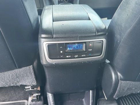 Used 2017 Toyota Highlander Plus FWD image 18