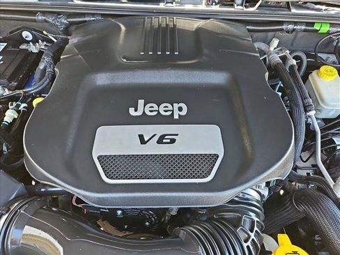Used 2017 Jeep Wrangler Unlimited Sahara AWD/4WD image 18