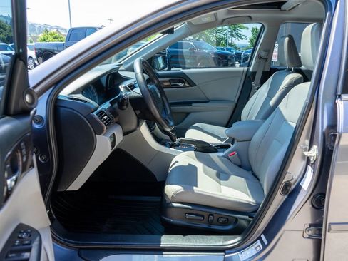 Used 2016 Honda Accord Touring image 11