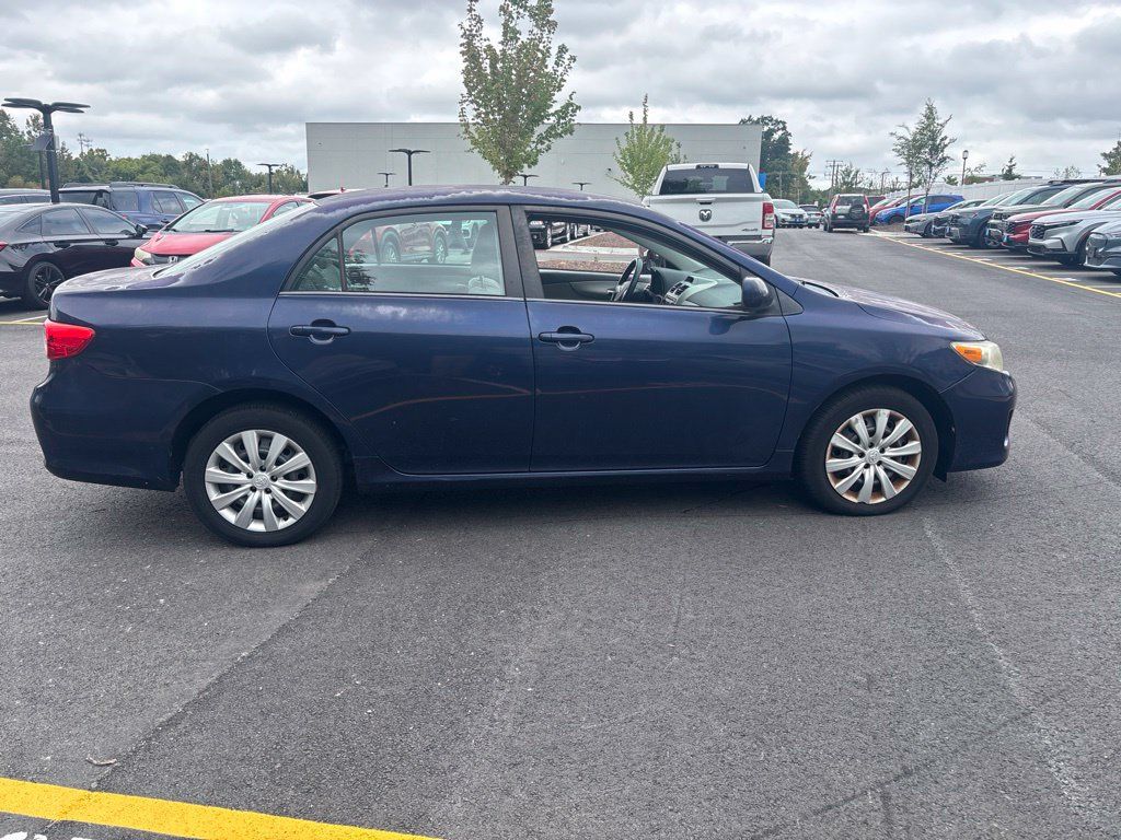 Used 2012 Toyota Corolla LE FWD image 3