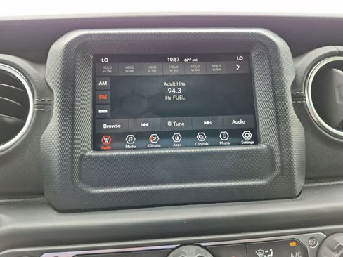 Used 2021 Jeep Wrangler Unlimited Sahara w/ LED Lighting Group AWD/4WD image 30