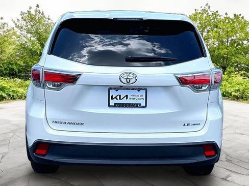 Used 2015 Toyota Highlander LE AWD/4WD image 4