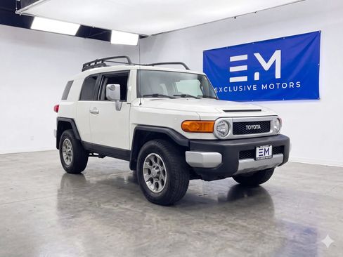 Used 2013 Toyota FJ Cruiser 4WD w/ Convenience Pkg image 1