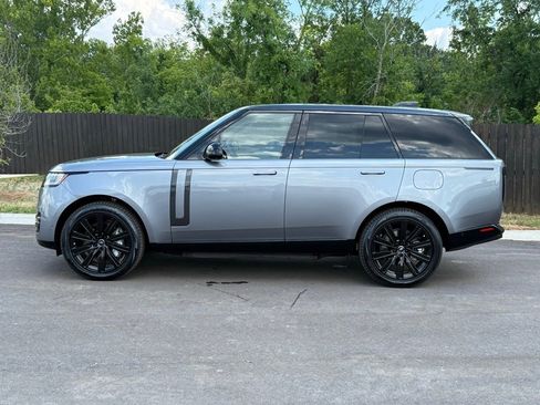 New 2025 Land Rover Range Rover SE image 2