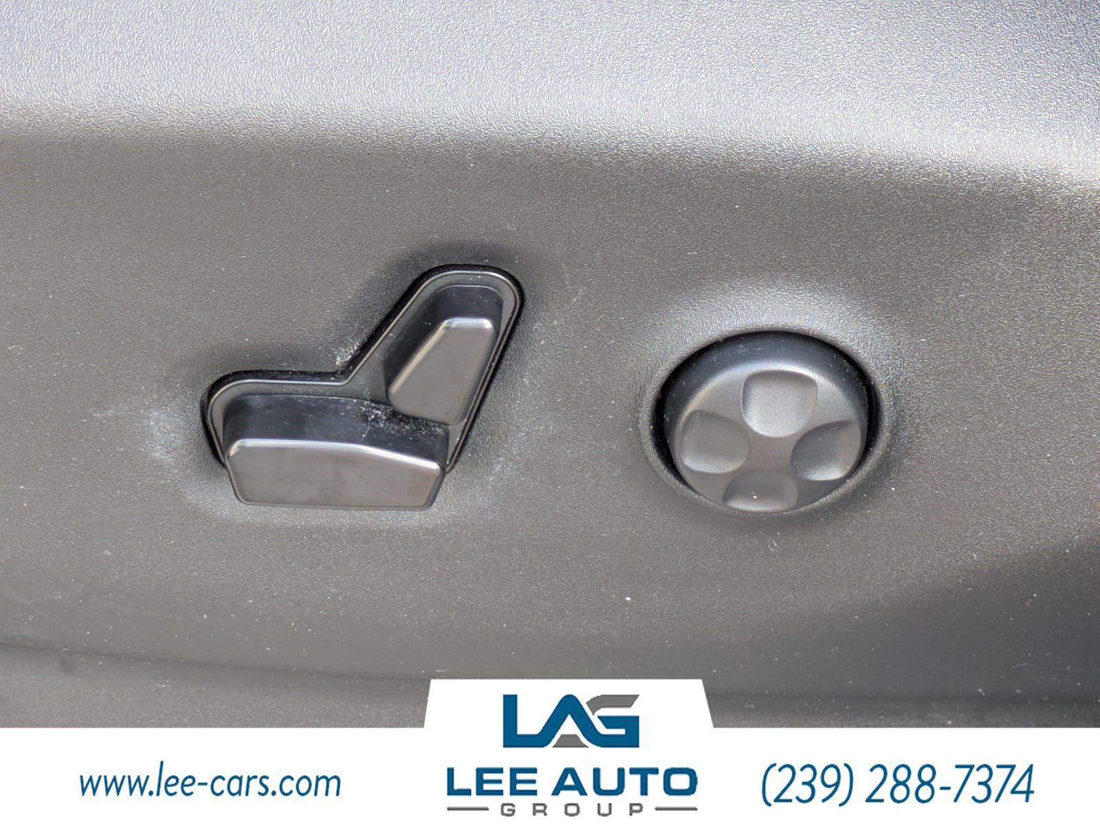 Used 2019 Chrysler Pacifica Touring-L FWD image 19