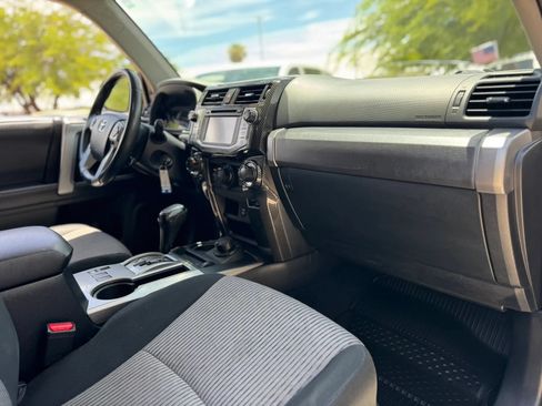 Used 2017 Toyota 4Runner SR5 AWD/4WD image 37