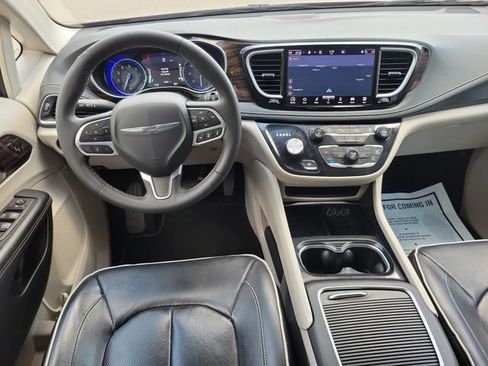 Used 2023 Chrysler Pacifica Limited FWD image 25
