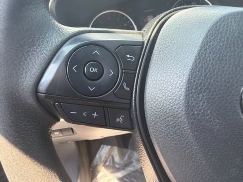 Used 2021 Toyota RAV4 LE AWD/4WD image 14